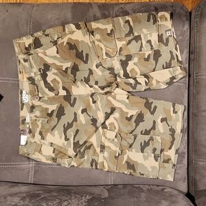 Men's urban pipeline superflex cargo shorts 32 woodland camo NWT